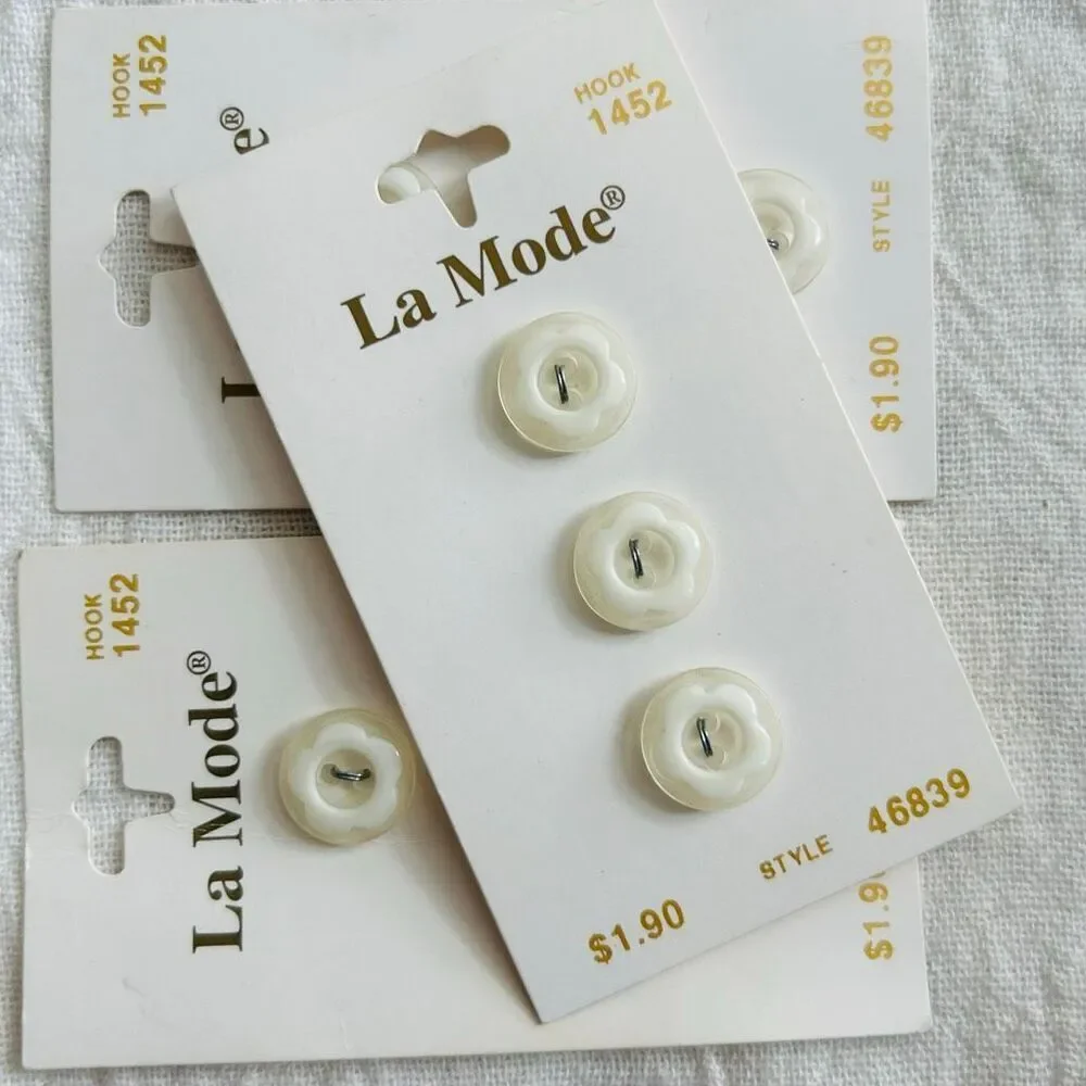 (9) Vintage La Mode White Flower Buttons Made in Italy